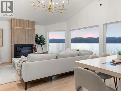 5538 Lakeshore Road, Kelowna, BC - Indoor Photo Showing Living Room With Fireplace