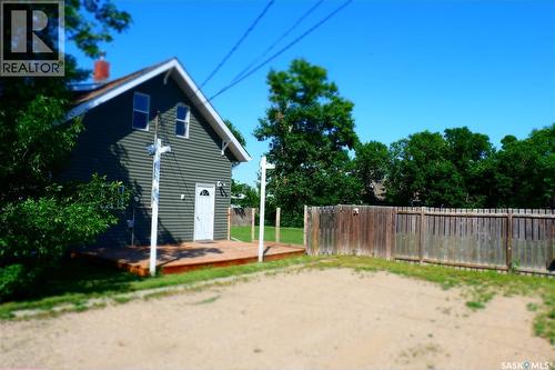 331 3Rd Avenue W, Assiniboia, SK - Outdoor