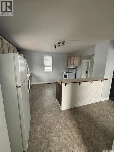 331 3Rd Avenue W, Assiniboia, SK - Indoor