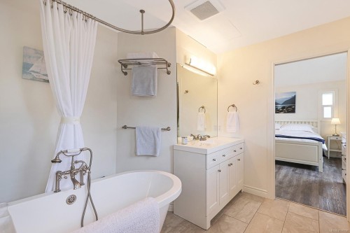 1272 Noel Ave, Comox, BC 