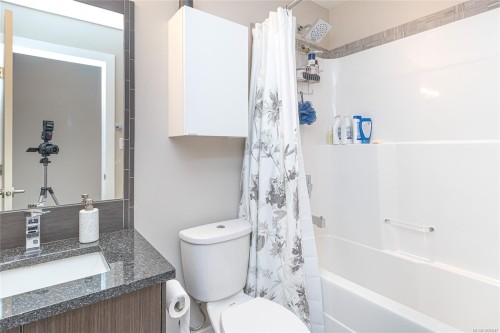 #203-2655 Sooke Rd, Langford, BC - Indoor Photo Showing Bathroom