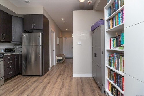 #203-2655 Sooke Rd, Langford, BC - Indoor Photo Showing Kitchen