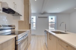 7123 Av. Querbes Montréal (Villeray/Saint-Michel/Parc-Extension), QC H3N 2B3