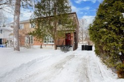 933 Rue Francis  Longueuil (Le Vieux-Longueuil), QC J4J 1E3