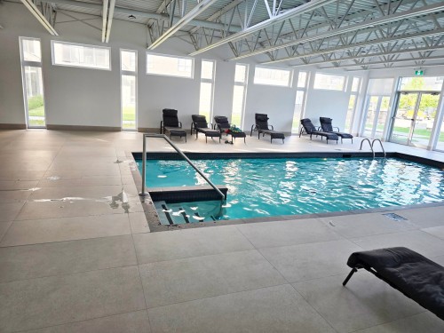 Piscine - 609-248 Boul. Hymus, Pointe-Claire, QC - Indoor Photo Showing Other Room With In Ground Pool