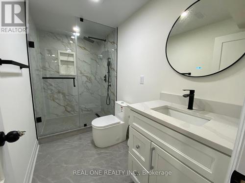 3366 Strabane Drive, Mississauga, ON - Indoor Photo Showing Bathroom