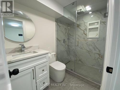 3366 Strabane Drive, Mississauga, ON - Indoor Photo Showing Bathroom