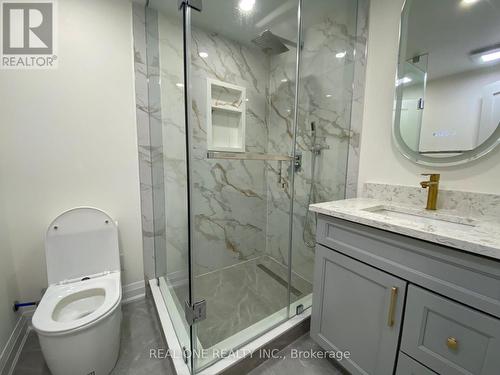 3366 Strabane Drive, Mississauga, ON - Indoor Photo Showing Bathroom