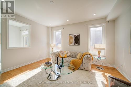 127 Decast Crescent, Markham, ON - Indoor Photo Showing Living Room