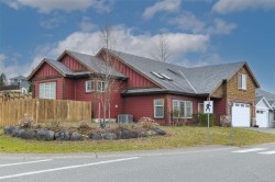 2737 Kendal Ave  Cumberland, BC V0R 1S0