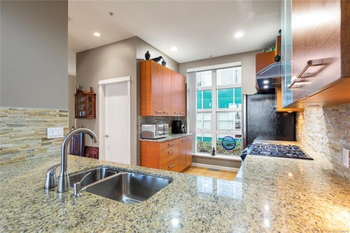 Th15-38 Front St, Nanaimo, BC 