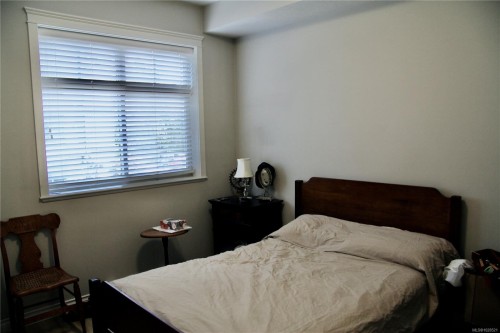 207-2117 Meredith Rd, Nanaimo, BC - Indoor Photo Showing Bedroom