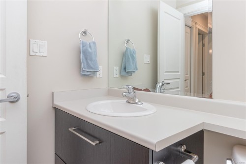 #207-2117 Meredith Rd, Nanaimo, BC 