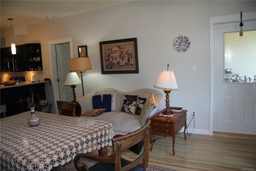 207-2117 Meredith Rd, Nanaimo, BC - Indoor