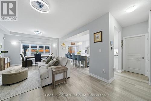 115 Pumpkin Pass, Hamilton (Binbrook), ON - Indoor Photo Showing Living Room
