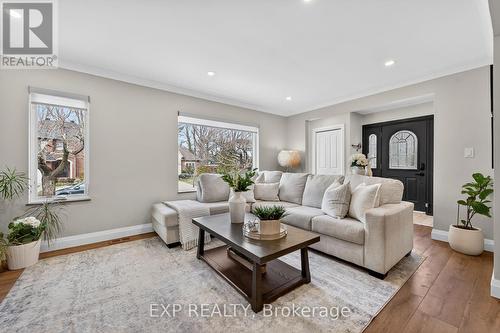 5418 Anthony Place, Burlington, ON - Indoor Photo Showing Living Room