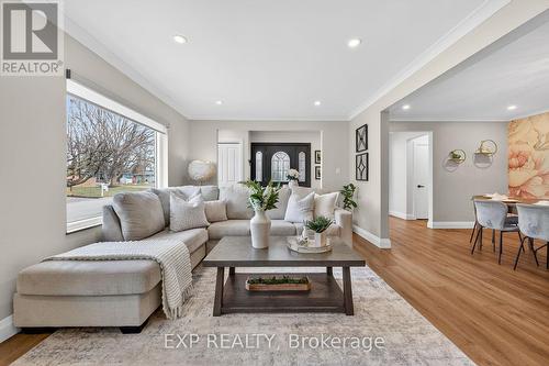 5418 Anthony Place, Burlington, ON - Indoor Photo Showing Living Room