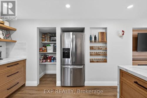 5418 Anthony Place, Burlington, ON - Indoor Photo Showing Kitchen
