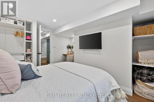 5418 Anthony Place, Burlington, ON - Indoor Photo Showing Bedroom