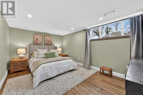 5418 Anthony Place, Burlington, ON - Indoor Photo Showing Bedroom