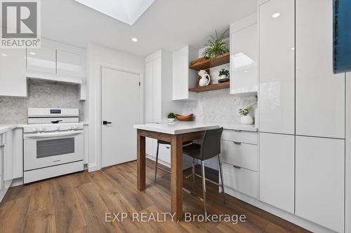 5418 Anthony Place, Burlington, ON - Indoor Photo Showing Kitchen