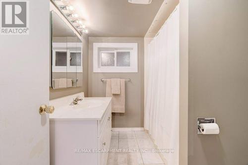 275 Montrose Avenue, Hamilton, ON - Indoor Photo Showing Bathroom