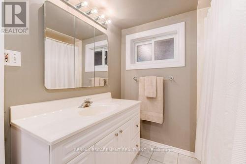 275 Montrose Avenue, Hamilton, ON - Indoor Photo Showing Bathroom