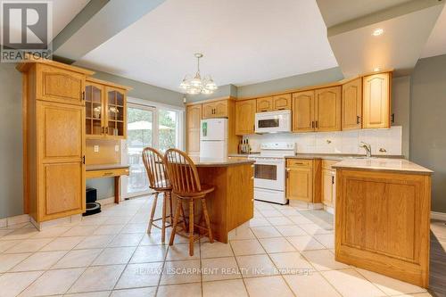 275 Montrose Avenue, Hamilton, ON - Indoor Photo Showing Kitchen