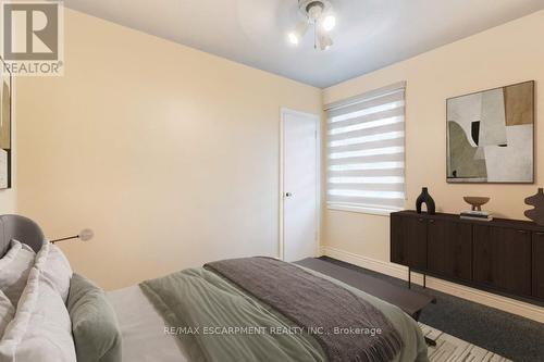 275 Montrose Avenue, Hamilton, ON - Indoor Photo Showing Bedroom