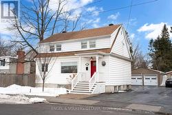 42 ANNA AVENUE  Ottawa, ON K1Z 7T4