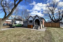 41 ASH CRESCENT  Toronto, ON M8W 1E4