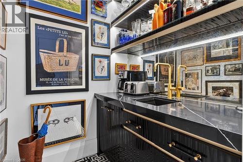 711 Beach Boulevard, Hamilton, ON - Indoor