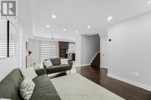 41 Tanglemere Crescent, Brampton, ON - Indoor Photo Showing Living Room