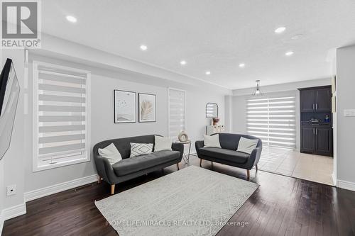 41 Tanglemere Crescent, Brampton, ON - Indoor Photo Showing Living Room