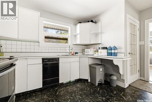 33 Scott Street, Regina, SK - Indoor Photo Showing Kitchen