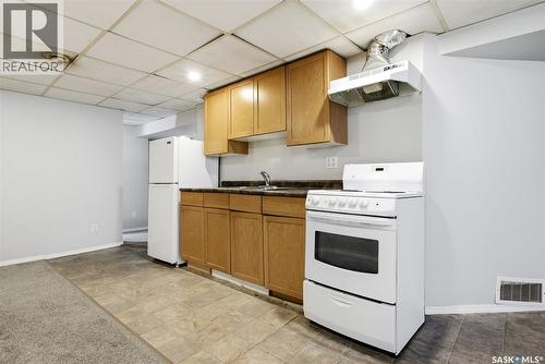 33 Scott Street, Regina, SK - Indoor Photo Showing Kitchen