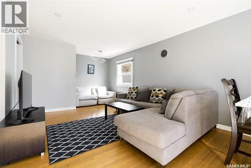 33 Scott Street, Regina, SK - Indoor Photo Showing Living Room