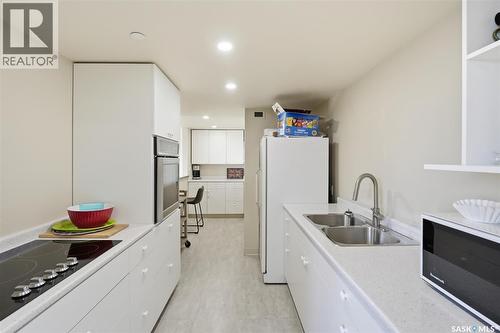 1001 730 Spadina Crescent E, Saskatoon, SK - Indoor Photo Showing Kitchen With Double Sink