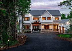 1006 McCabe Lake Drive  Middle Sackville, NS B4E 0P4