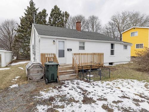 15 Chamberlain Street  Amherst, NS B4H 1J9