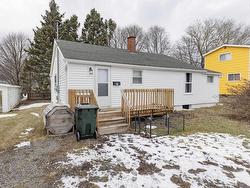 15 Chamberlain Street  Amherst, NS B4H 1J9
