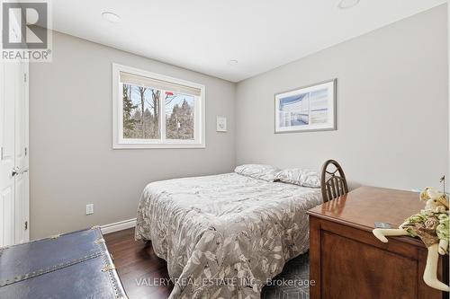 7315 Siderd 15, Mapleton, ON - Indoor Photo Showing Bedroom