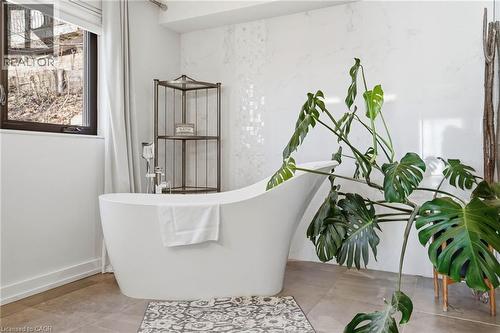 868 Danforth Place, Burlington, ON - Indoor