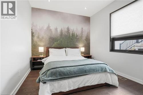 868 Danforth Place, Burlington, ON - Indoor Photo Showing Bedroom