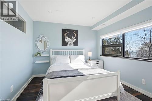 868 Danforth Place, Burlington, ON - Indoor Photo Showing Bedroom