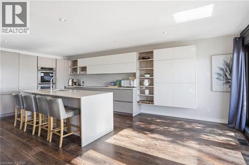 868 Danforth Place, Burlington, ON - Indoor Photo Showing Kitchen With Upgraded Kitchen