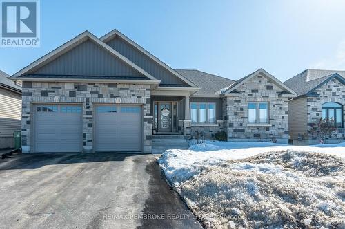 77 NOBLE CRESCENT  Petawawa, ON K8H 0G1