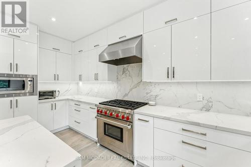 1112 Caldwell Avenue, Mississauga, ON - Indoor Photo Showing Kitchen With Upgraded Kitchen