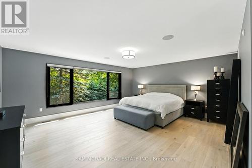 1112 Caldwell Avenue, Mississauga, ON - Indoor Photo Showing Bedroom