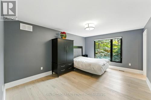 1112 Caldwell Avenue, Mississauga, ON - Indoor Photo Showing Bedroom